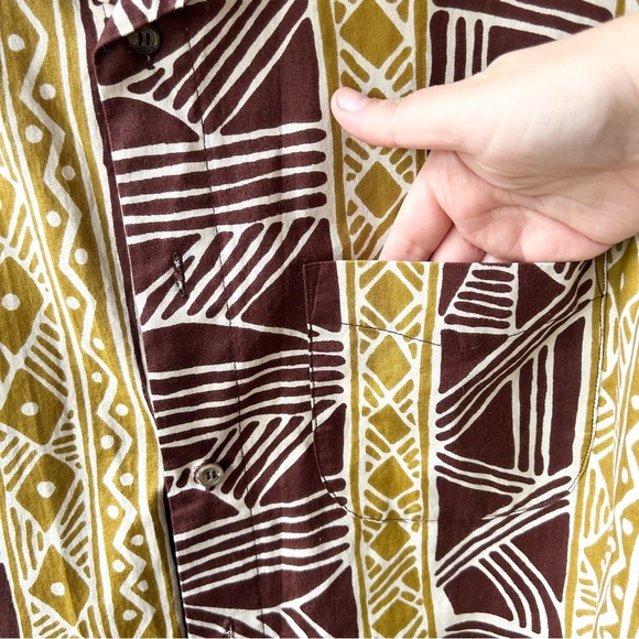 Handmade African men’s button down batik shirt - Picture 5 of 6